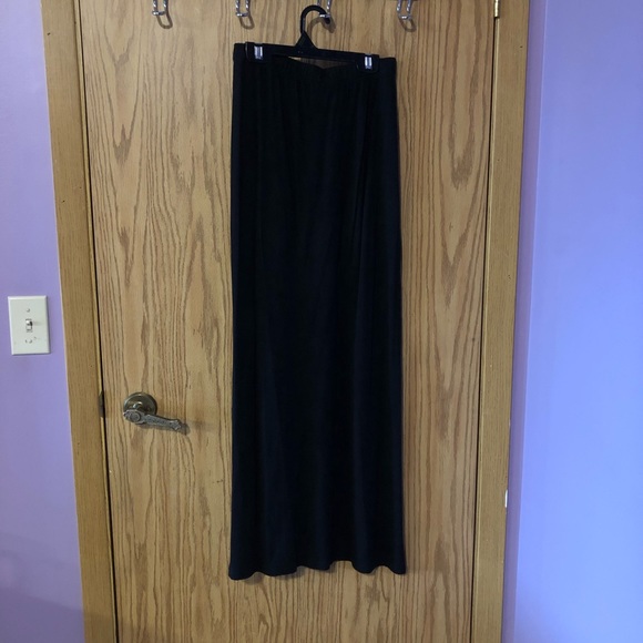 Black maxi skirt - Picture 1 of 2